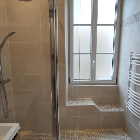 Maison 2 Avec Cour Privee, A 200m De La Et Proche Commerces - - Fr-1-197-557