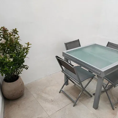 Maison 2 Avec Cour Privee, A 200m De La Et Proche Commerces - - Fr-1-197-557