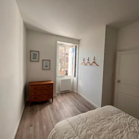 Maison 2 Avec Cour Privee, A 200m De La Et Proche Commerces - - Fr-1-197-557 *