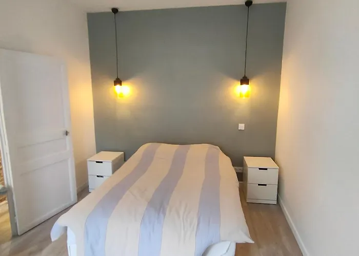 Maison 2 Avec Cour Privée, à 200m De La Et Proche Commerces - - Fr-1-197-557 *