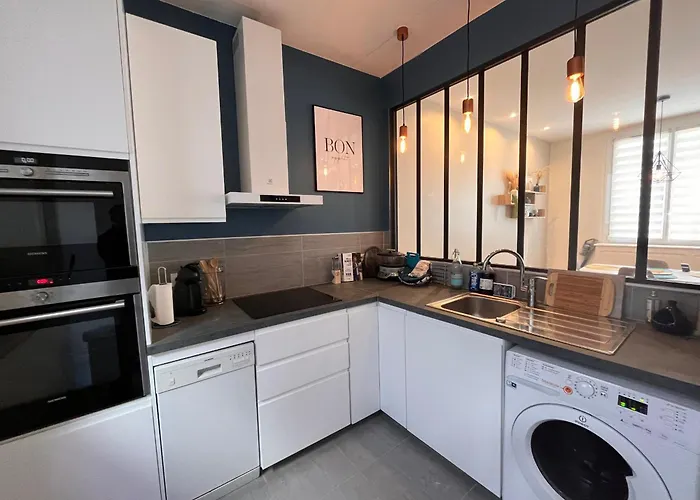 Maison 2 Avec Cour Privée, à 200m De La Et Proche Commerces - - Fr-1-197-557